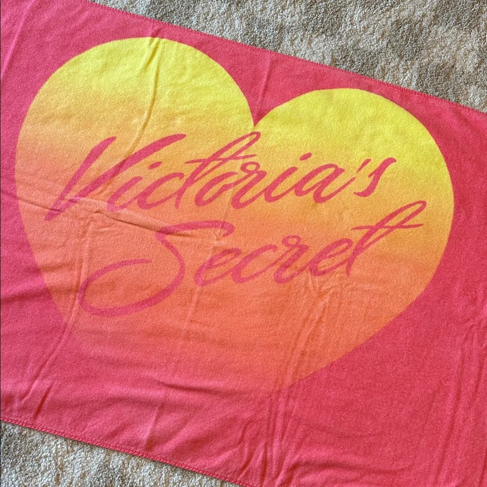 RARE Victoria’s Secret Pink Ombre Heart Beach Towel Discontinued